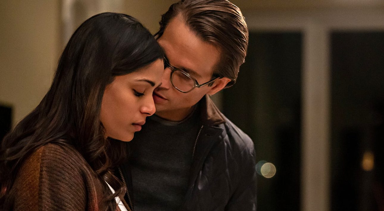 Intrusion é um thriller psicológico americano dirigido por Adam Salky e escrito por Christopher Sparling.