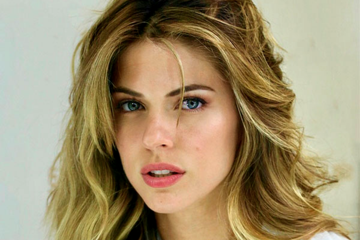 Stephanie Cayo