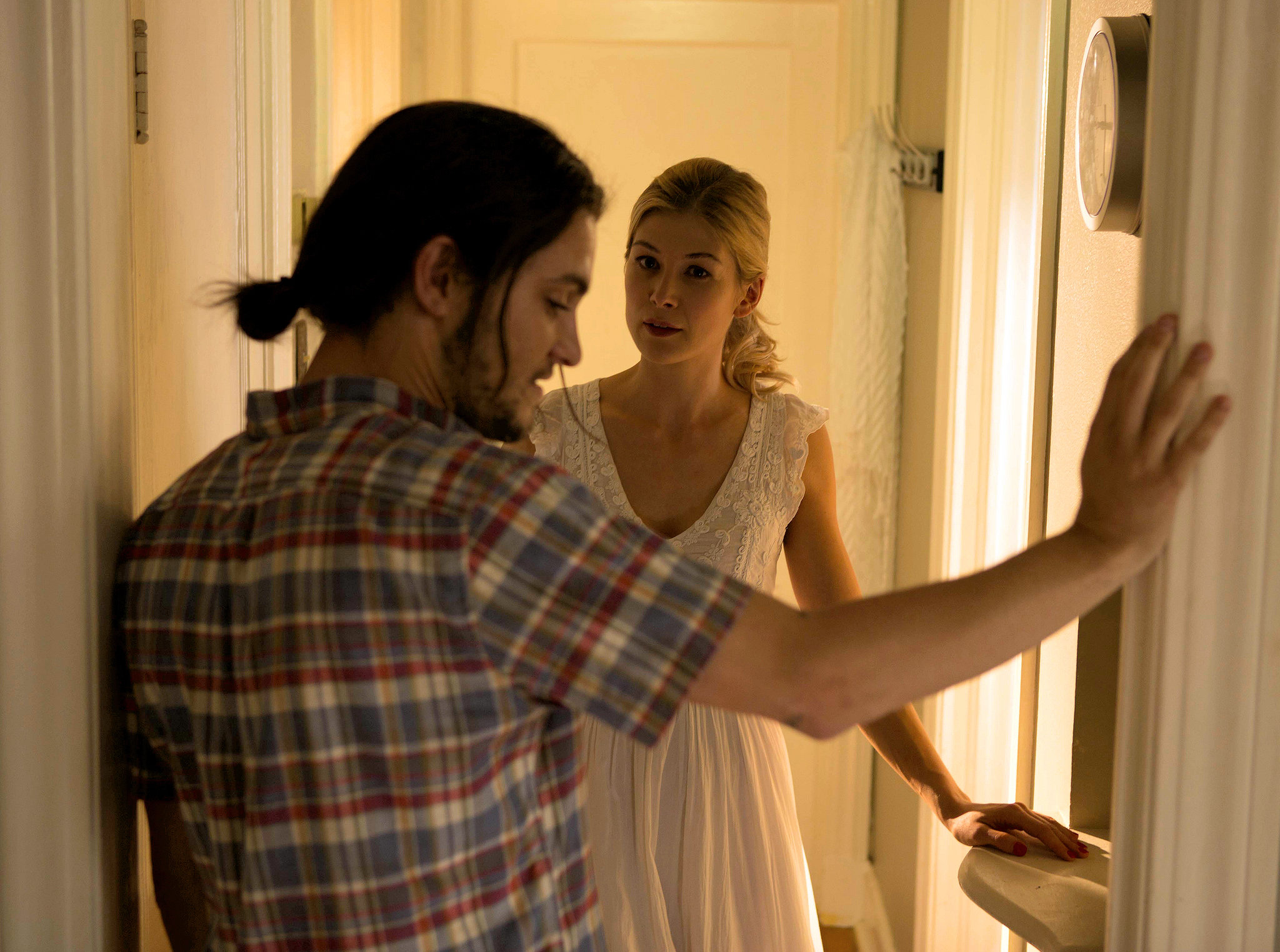 Rosamund Pike, conhecida por sua atuação marcante em Garota Exemplar, protagonizou um thriller intenso e cheio de reviravoltas chamado Sede de Vingança.