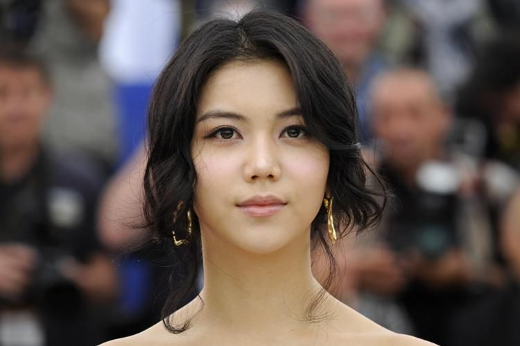 atriz Ok Bin Kim
