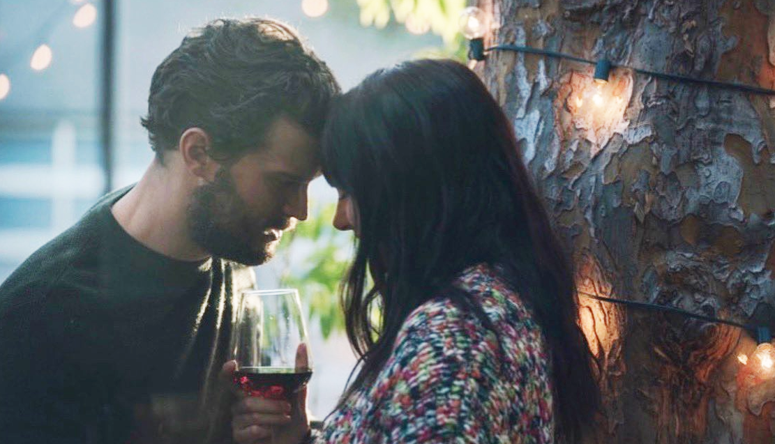 Amor a Três filme de romance na netflix