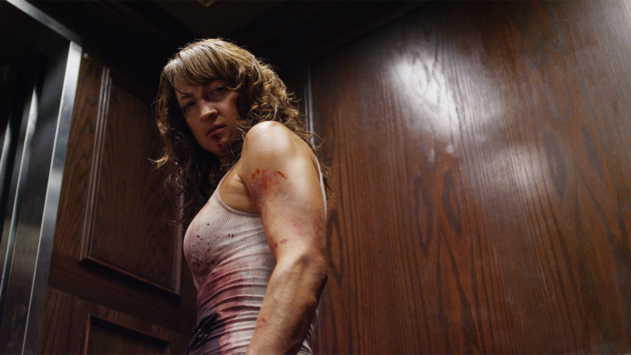 Raze é um filme de ação e terror dirigido por Josh C. Waller em 2013
