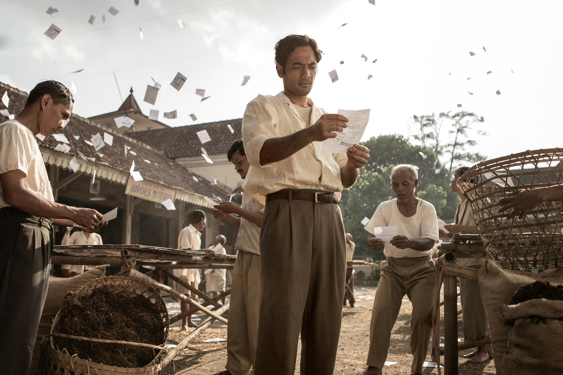 série da Netflix: A Garota do Cigarro