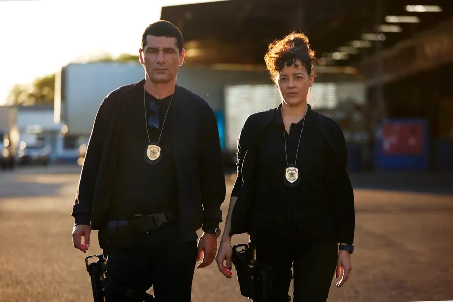 DNA do Crime é uma série policial brasileira baseada em um roubo em larga escala ocorrido na fronteira entre o Brasil e o Paraguai.