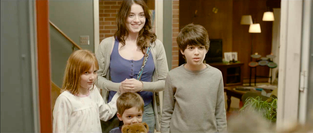 Emelie, um filme de terror psicológico dirigido por Michael Thelin