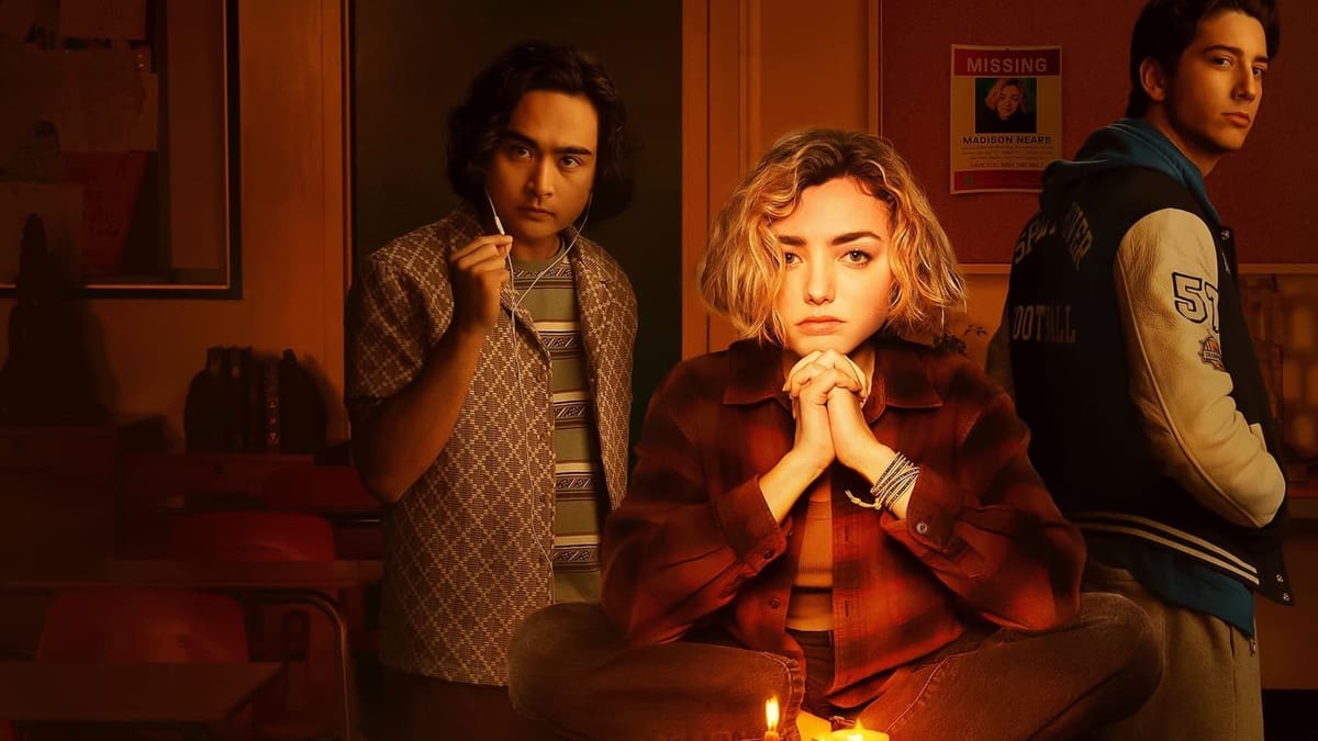 Espíritos na Escola foi lançada em 2023 como uma série de drama adolescente sobrenatural na Paramount+.
