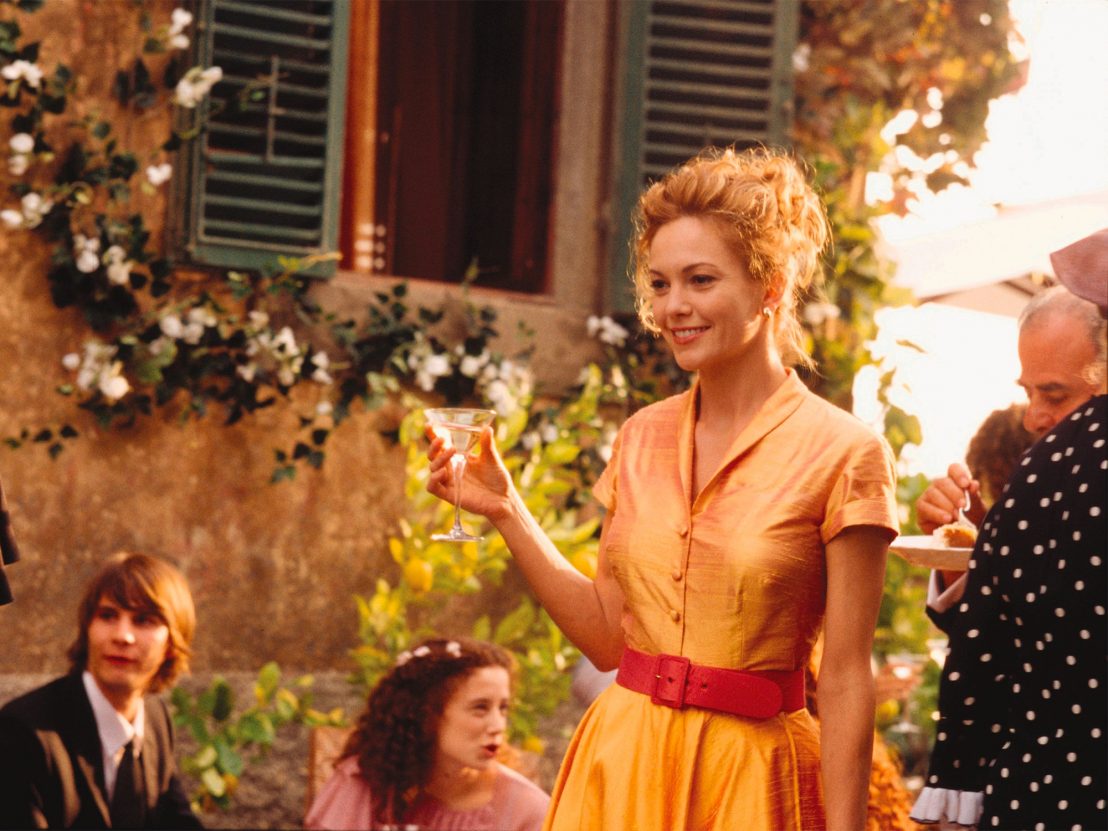 Sob o Sol da Toscana é um filme que mistura comédia romântica e drama, dirigido por Audrey Wells e estrelado por Diane Lane.