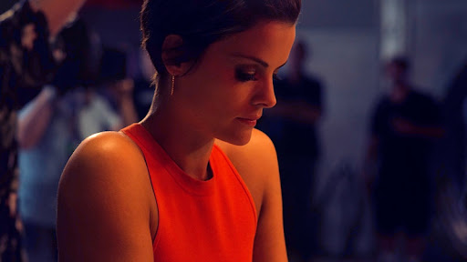 Em Broken Vows, um thriller psicológico norte-americano de 2016 dirigido por Bram Coppens, somos levados por uma jornada sinuosa entre paixão e psicose.