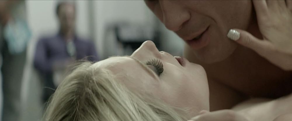 Uma Estranha Amizade (Starlet), lançado em 2012, é um filme independente de drama dirigido por Sean Baker