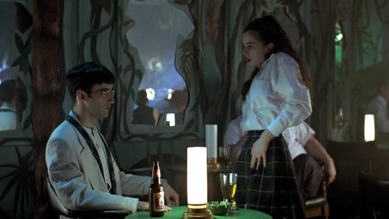 Exotica é um filme canadense de 1994 escrito e dirigido por Atom Egoyan