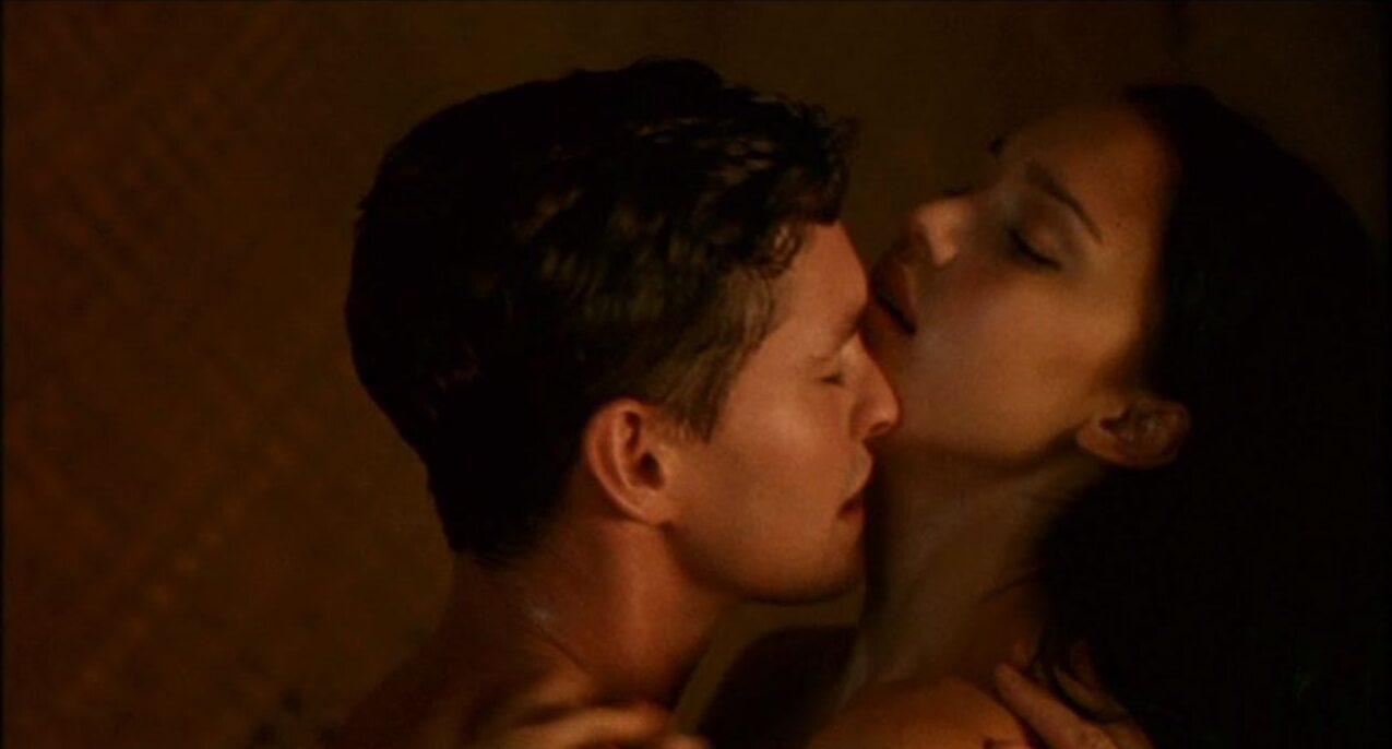 Lançado em 2002, Dicionário de Cama ( The Sleeping Dictionary) é um filme de drama romântico dirigido por Guy Jenkin, que mergulha em um enredo intenso e sensível sobre amor, cultura e colonização.